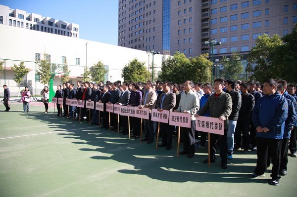 随后,院党委书记霍好胜宣布河南省农科院庆祝建国66周年"神农杯"职工